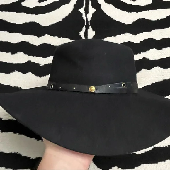 Frye Black Wool Felt Studded Belted Boater Hat Size Medium - Picture 6 of 9